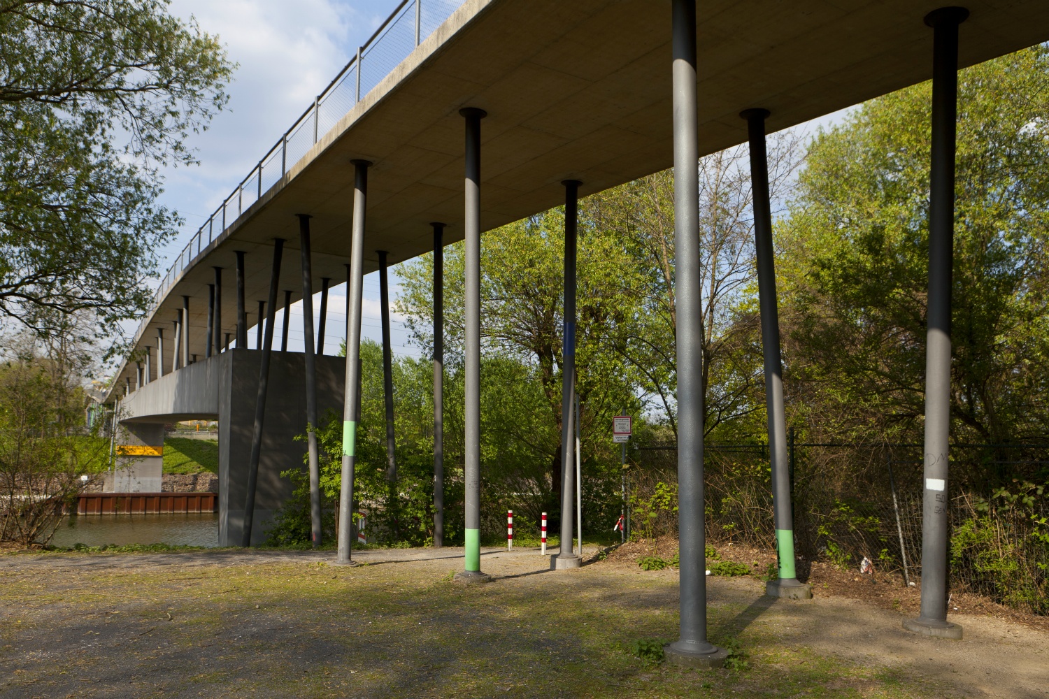 Oberhausen: Tausendfüsslerbrücke über Rhein-Herne-Kanal (BPI Büro für Planung und Ingenieurtechnik 1999)